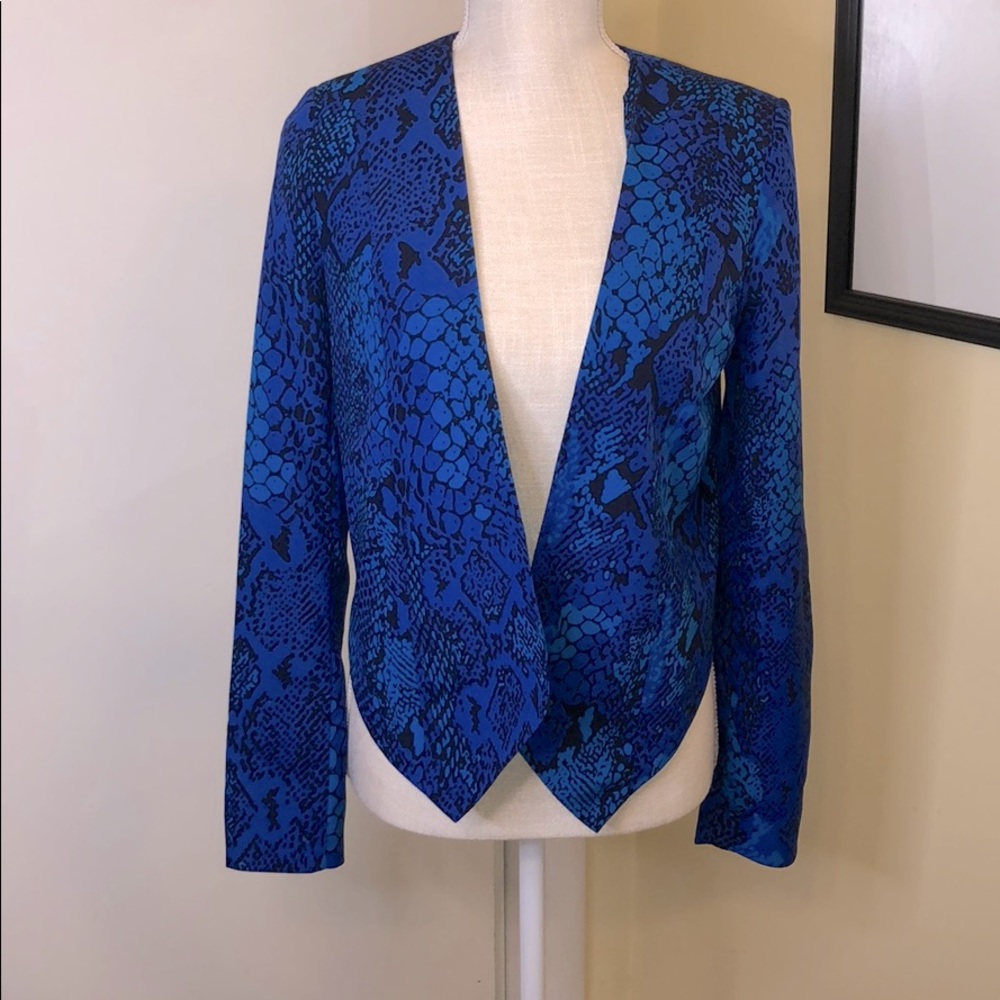 Exotic Blue Print Open-Front Blazer w. Open Back